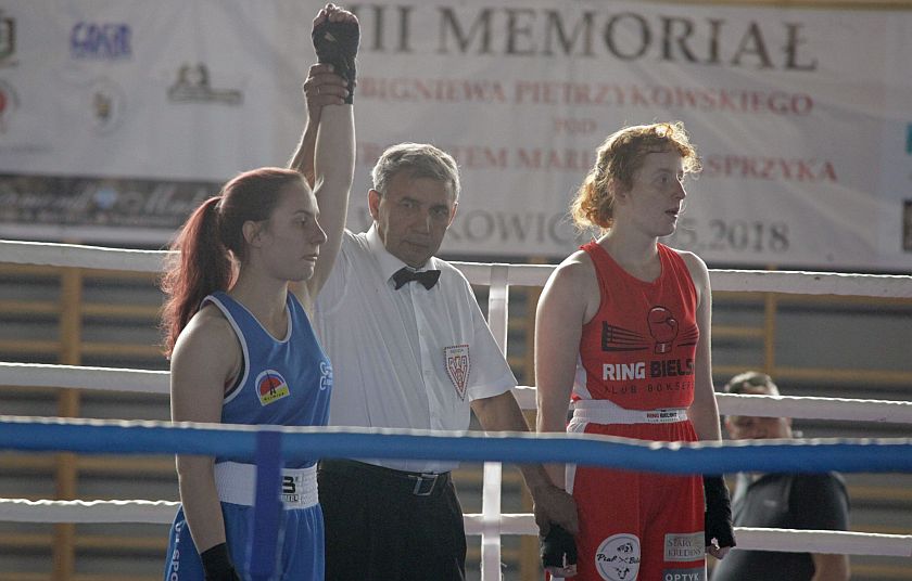 Julia Kurowska (KB Ring Bielsko-Biała) vs Maria Grabowska (GUKS CARBO Gliwice)