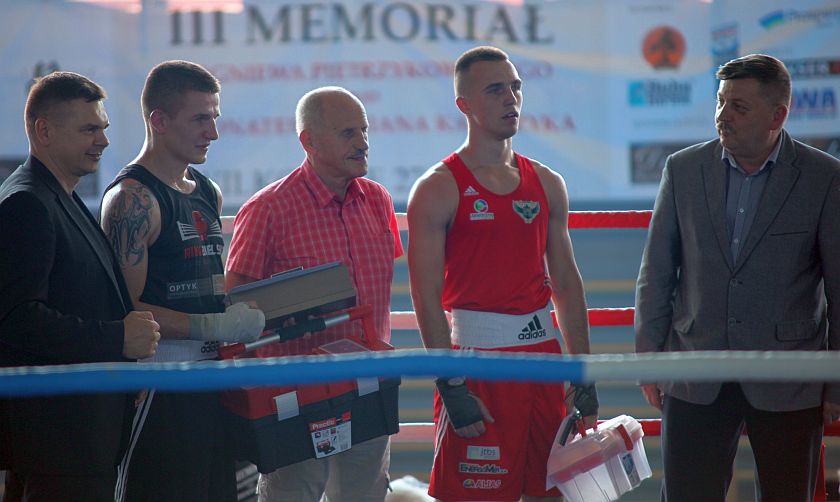 Szymon Łapa (JKB Jawor Team Jaworzno) vs Bartłomiej Stryczek (KB Ring Bielskoi-Biała) 