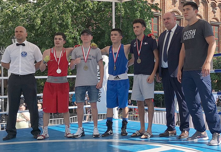 kategoria 52kg Nikolai Kharanakhoev (Rosja) vs Samat Zhetibayev (Kazachstan) PKT 0-3