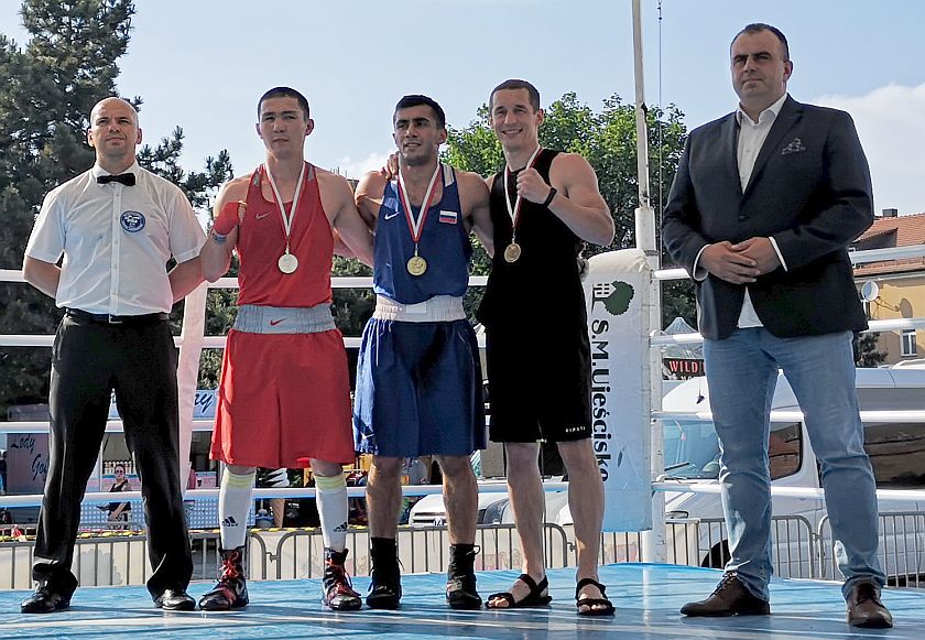 kategoria 69kg Maulen Oskenbek (Kazachstan) vs Vakhid Abbasov (Rosja) PKT 1-2