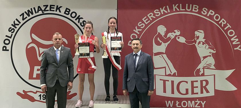 Dekoracje studentek podczas Mistrzostw Polski AZS 2019 Łomża - boks olimpijski kobiet