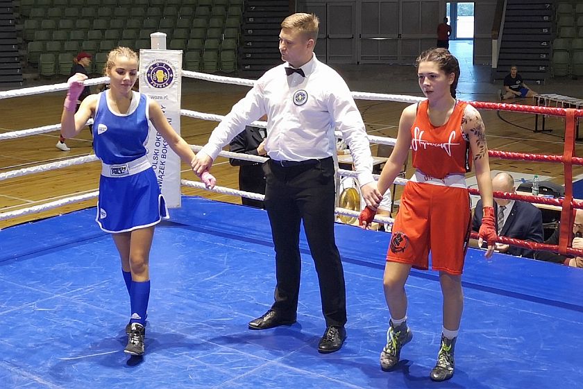 Natalia Waliczek (BKS Skorpion Szczecin) vs Andżelika Mięgoć (Imperium Boxing Wałbrzych) PKT 0-3