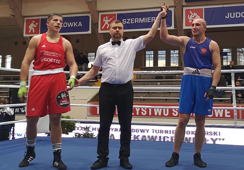 91kg Bartłomiej Szczęsny (KS Red Gloves Warszawa) vs Mateusz Kowalczyk (Desant Kraków)