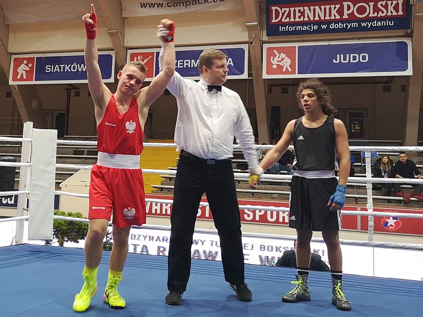 64kg Krystian Szymański (Polska) vs Nabil Benhammou (Francja)