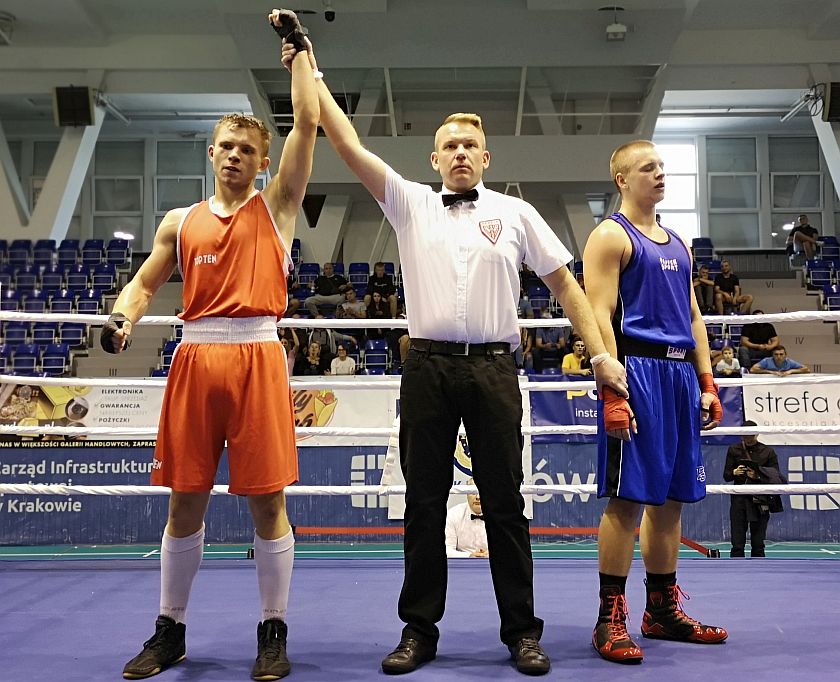 Maciej Kosiński (Nowohucki Klub Bokserski) vs Bruno Potok (PTB Tiger Tarnów)