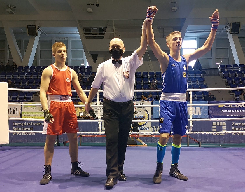 Bartosz Kałuża (Akademia Bokserska Libiąż) vs. Igor Pyclik (TS Wisła Kraków) PKT 0-3