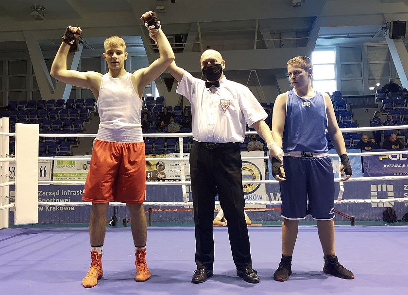 Krystian Krajewski (PTB Tiger Tarnów) vs. Arkadiusz Ruszaj (BKB Magic Boxing Brzesko) RSC1