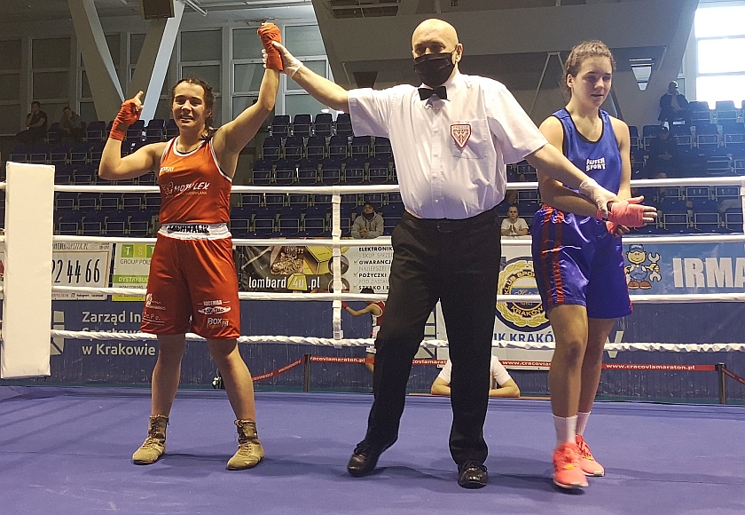 Amelia Rachwalik (KOCEMBA BOXING) vs. Oliwia Kasprzyk (PTB Tiger Tarnów) PKT 3-0