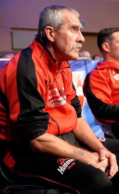 Trener Jerzy Baraniecki w narożniku