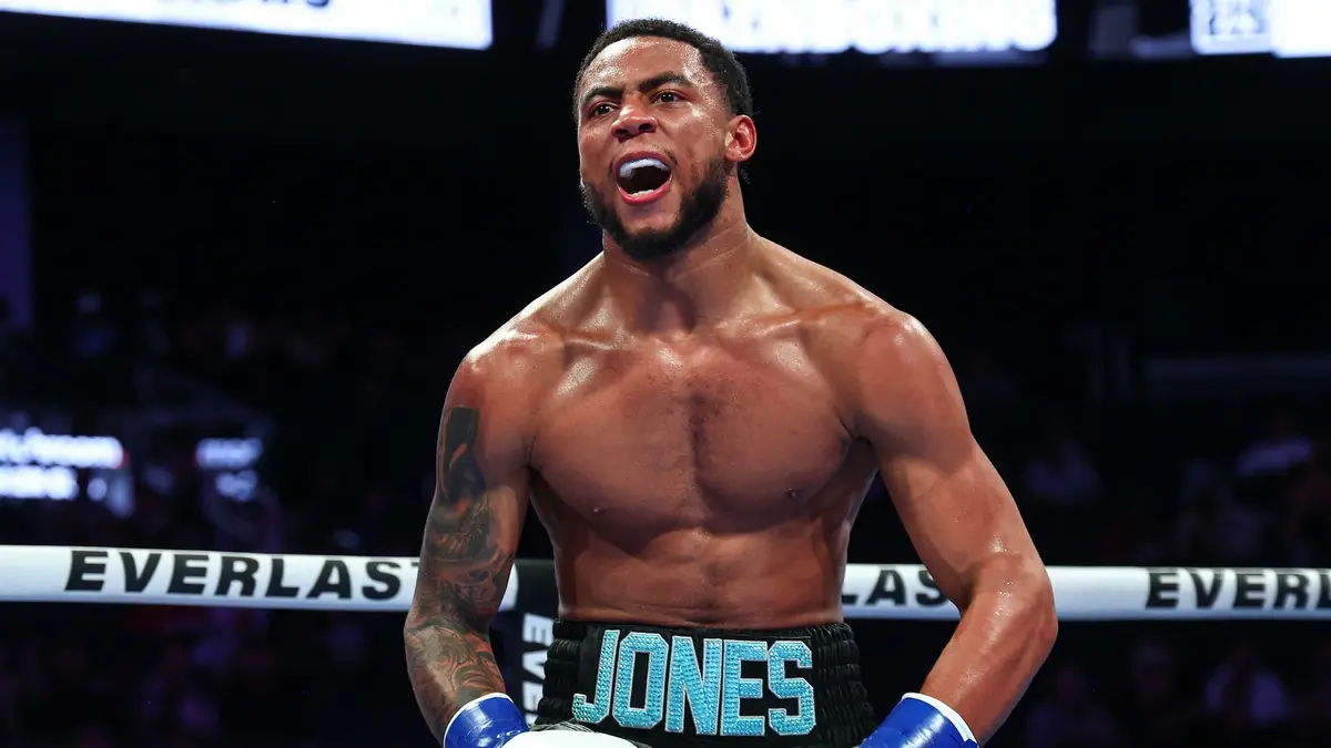 Amari Jones zbił Gualtieriego